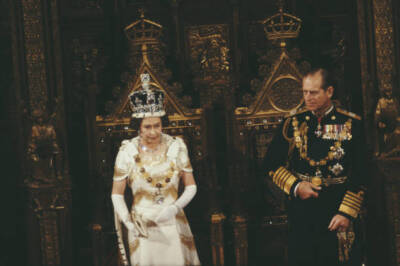 Queen prepares to deliver the Queen s Speech 1970s OLD PHOTO
