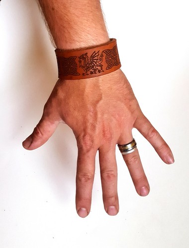 Welsh Dragon Leather Cuff Bracelet, Men's Dragon Bracelet - 第 2/4 張圖片
