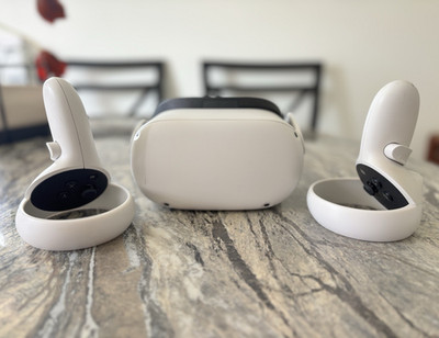 Oculus Quest 2 128Gb VR Headset w/ Both Touch Controllers USB-C White (No Strap)