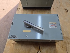 V7F3604 Siemens I-T-E 200 amp 600V WITH MOUNTING KIT