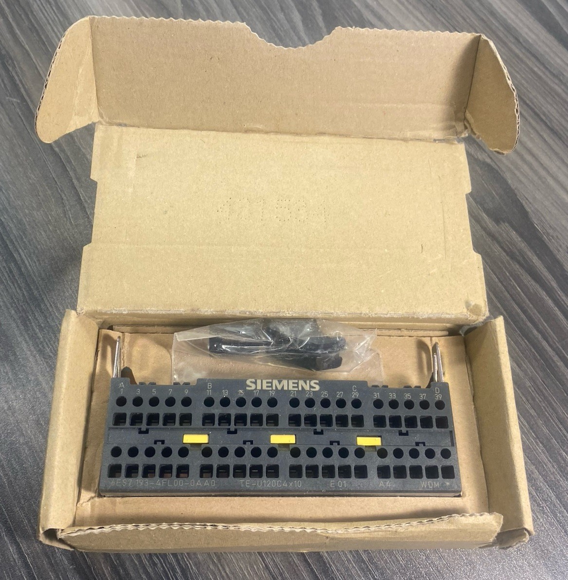 Siemens SIMATIC DP 6ES7 193-4FL00-0AA0 32-Channel Add-On Terminal for ET 200S