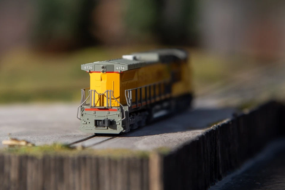 Kato 176-7034 GE AC4400CW DCC Union Pacific UP 6736 Lifesaver neuwertig - Bild 3 von 4