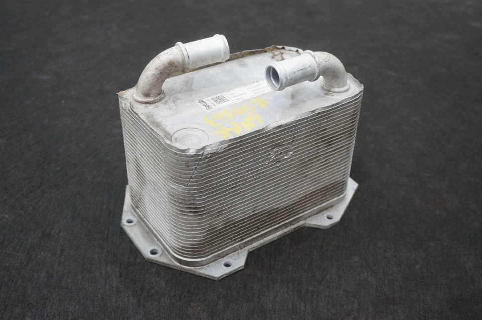 Conjunto de enfriador de aceite de motor V10 5,2 L OEM 4S0117013A Audi R8 4S 2017-23 Foto 2 de 4