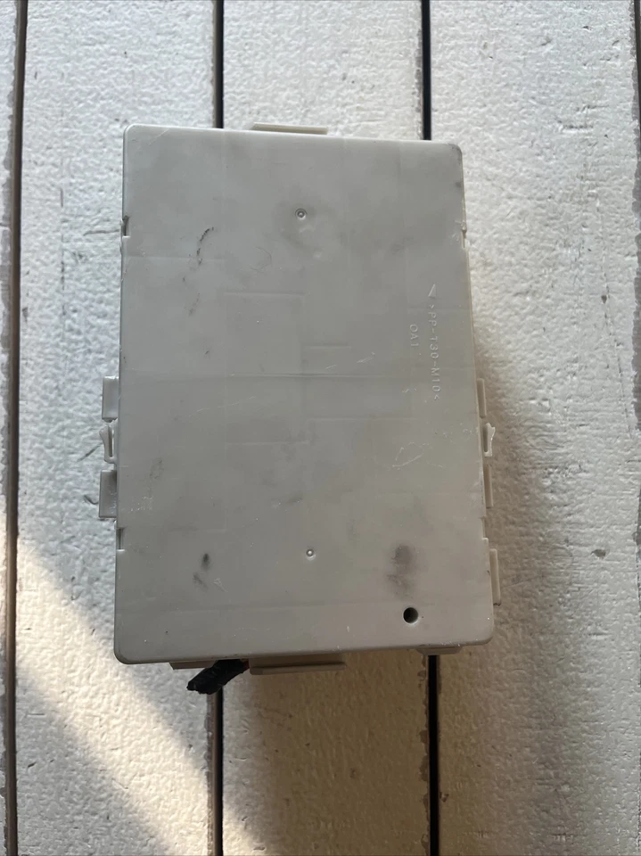 Infiniti FX35 FX45 2003-2008 debajo del capó motor caja de fusibles 284B7-CL00A IPDM OEM Foto 3 de 4