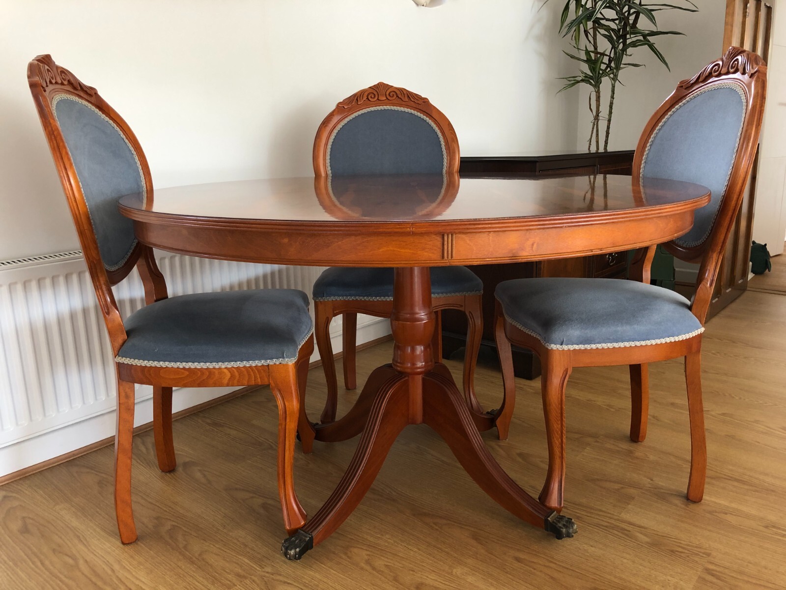Yew Dining Table and Four Matching Dining Chairs in Excellent Condition