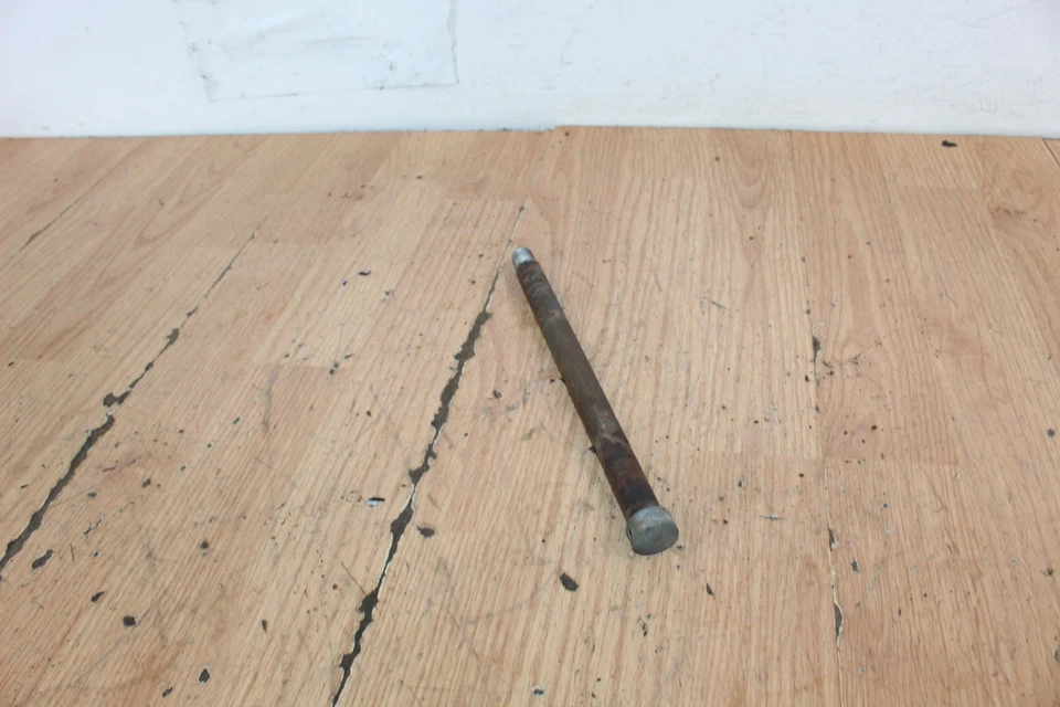 Yamaha DT360 1974 basculante pivote perno Foto 3 de 4