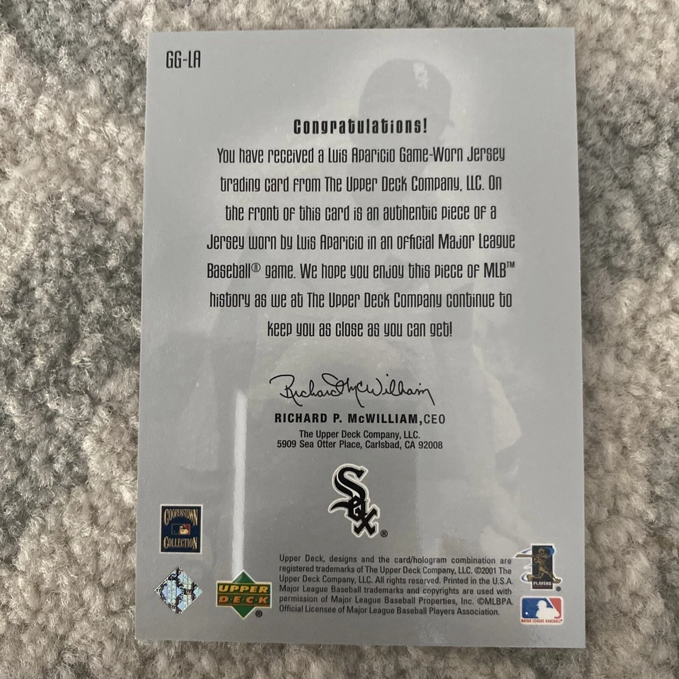 2001 Upper Deck Gold Glove Jersey Card Luis Aparicio #GG-LA HOF - Image 2 of 2