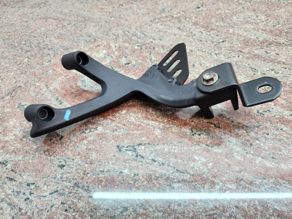 2021-2024 Aprilia RSV4 Tuono RF Rear Right Mount Bracket OEM 893994 Foto 2 de 4