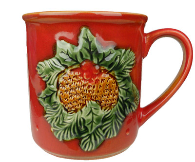 3D Handpainted Pinecone/Holly Wreath Ceramic Coffee Mug Rust Brown 14 oz. Unused