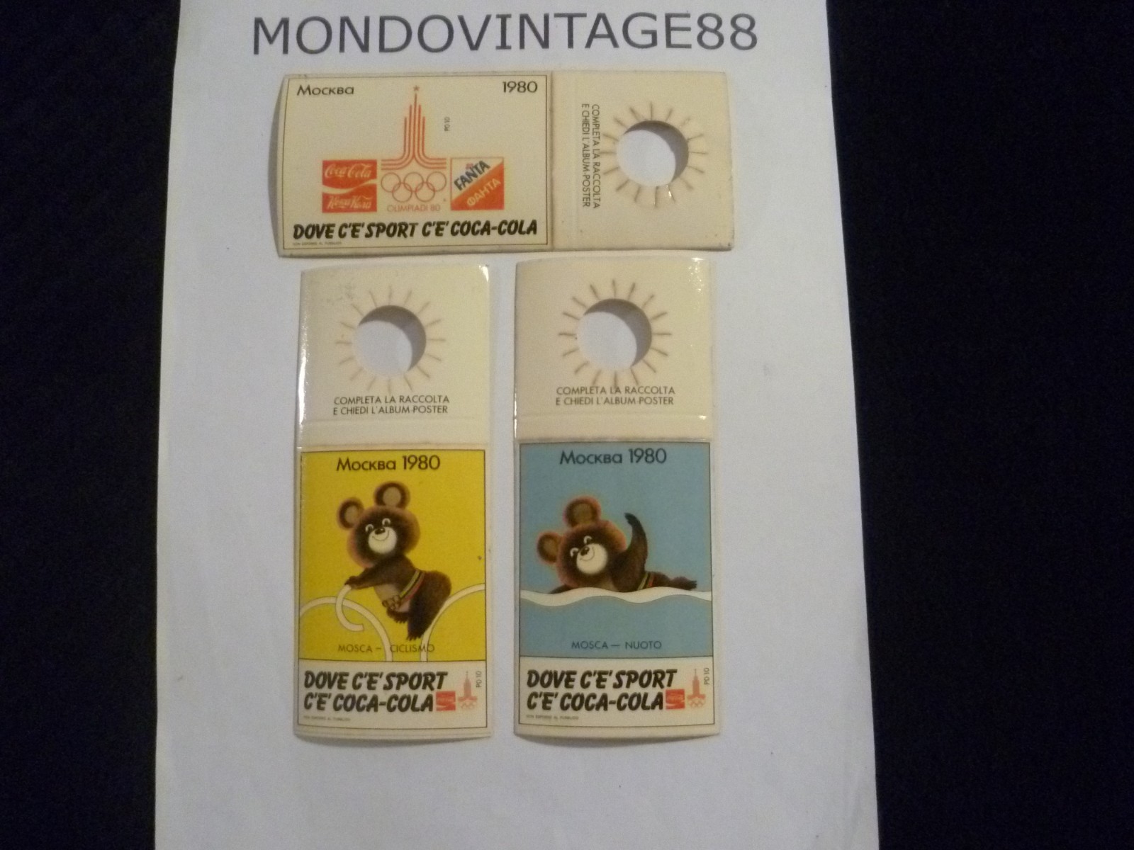 3 ADESIVI COCACOLA OLIMPIADI MOSCA 1980 MOCKBA CON COLLARINO 14 X 6 CM VINTAGE