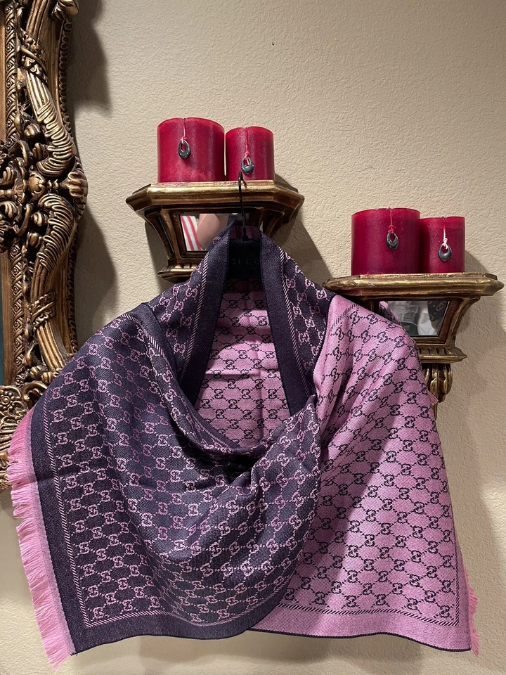 100% Authentic GUCCI Black Pink Jacquard GG Monogram Wool Scarf $420+Tax - Image 3 of 4