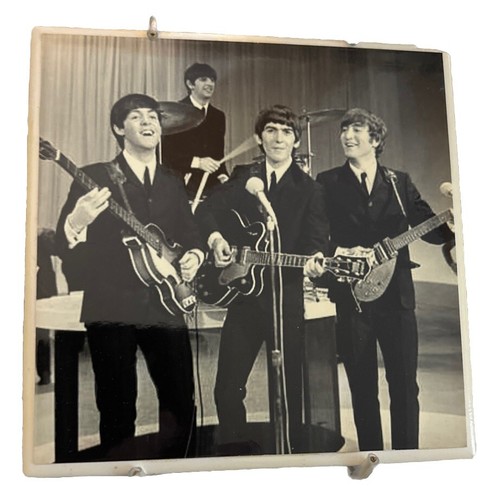 Drei verschiedene Beatles Souvenir Keramik Wandfliesen mit Wandaufhängern - Bild 2 von 5