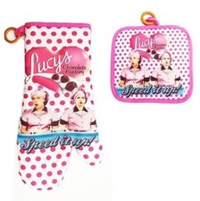 Juego de 2 piezas de guante y soporte para olla para horno de cocina I Love Lucy fábrica de chocolate NUEVO