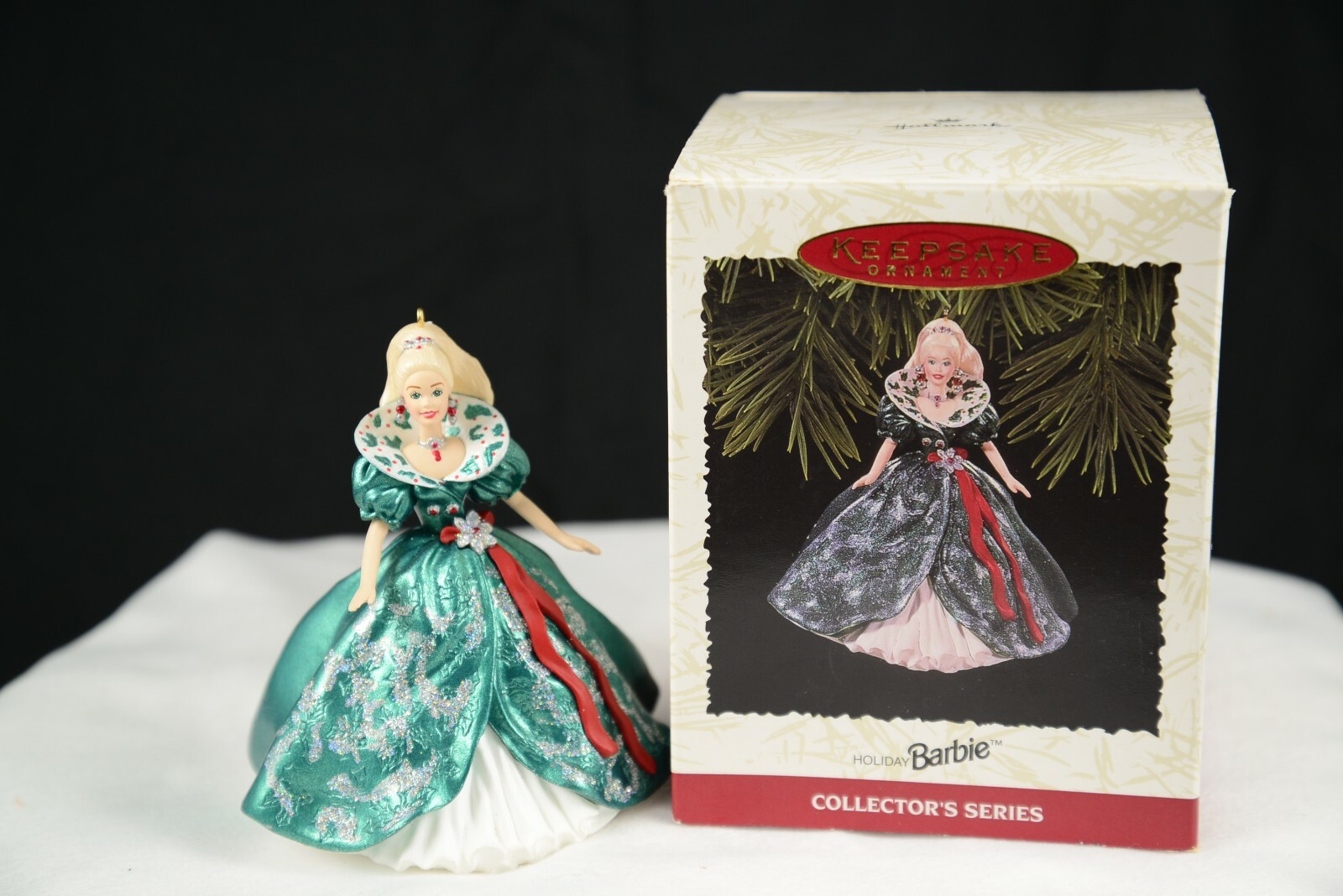 Vintage Hallmark Holiday Barbie Keepsake Ornament 1995 QXI5057 Collector Series