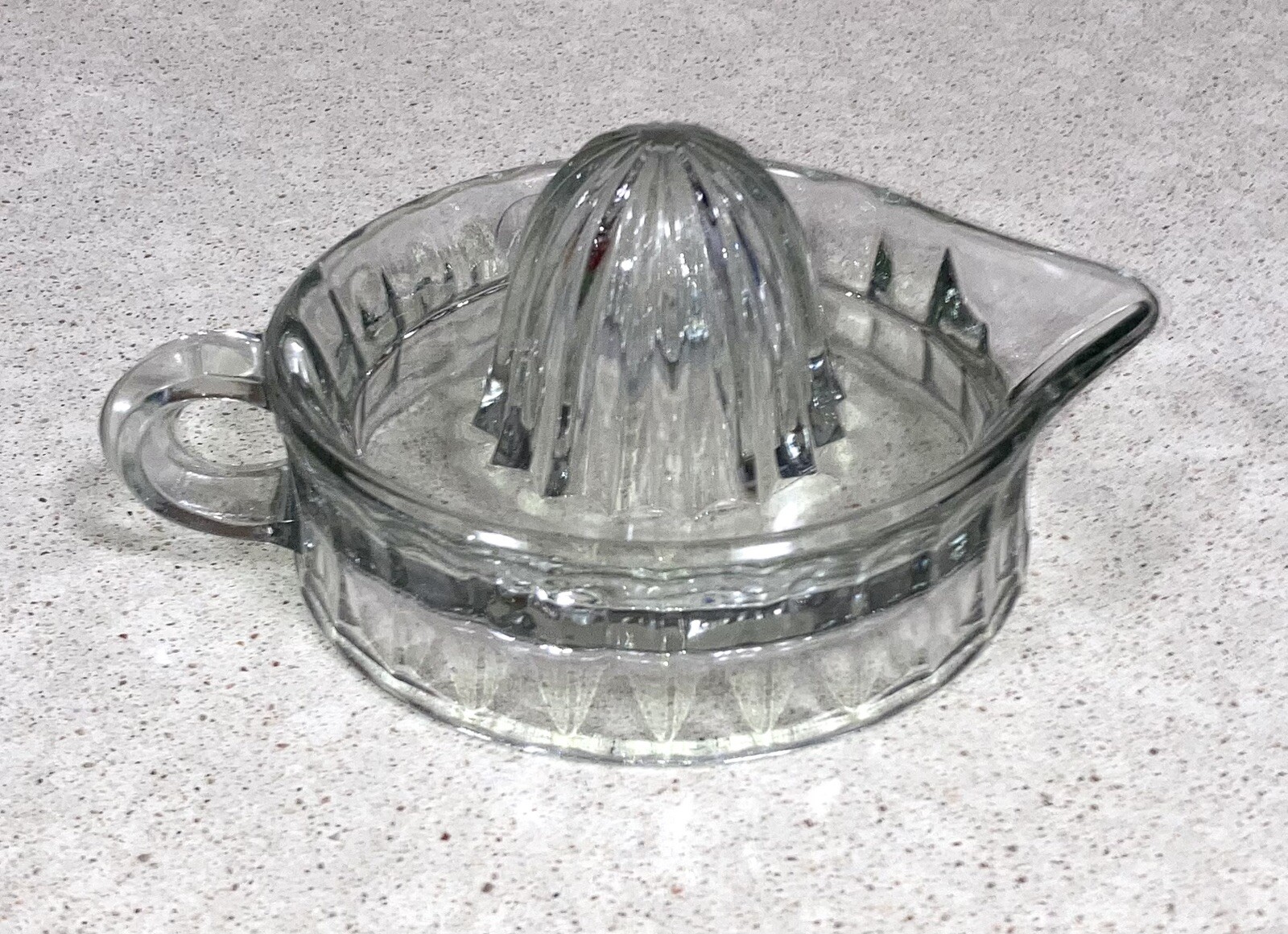 HEAVY CLEAR GLASS TABLE TOP ORANGE FRUIT JUICER - VINTAGE