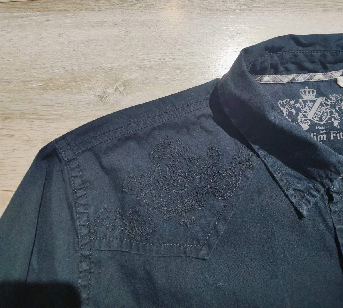 Camisa para hombre Guess ajustada negra con botones bordada puño abatible talla grande