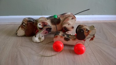 2 alte Vintage Fisher Price Spielzeug Hunde suchen neues Zuhause.