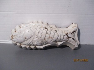 VINTAGE WHITE ENAMEL FISH MOLD