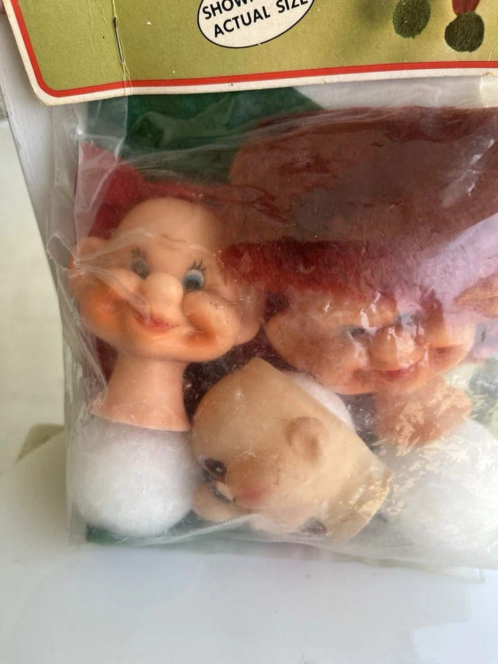 Vintage Fibre Craft Christmas Pixies Magnetic Noteholders Kit 2581 Unopened - Image 2 of 4