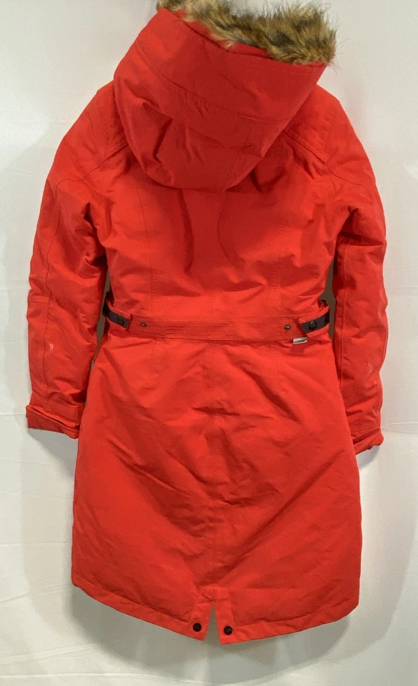 Jaqueta com capuz The North Face feminina Tremaya Parka ganso vermelho XS nova com etiquetas - Imagem 2 de 4