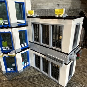 LEGO CITY Police Station (60141) Complete Set & Minifigs No Box or Instructions