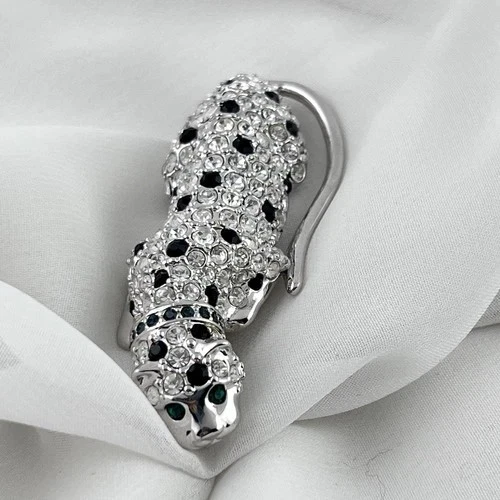 Broche broche leopardo 2,5 quilates redondo simulado diamante negro chapado en oro blanco de 14 quilates Foto 2 de 4