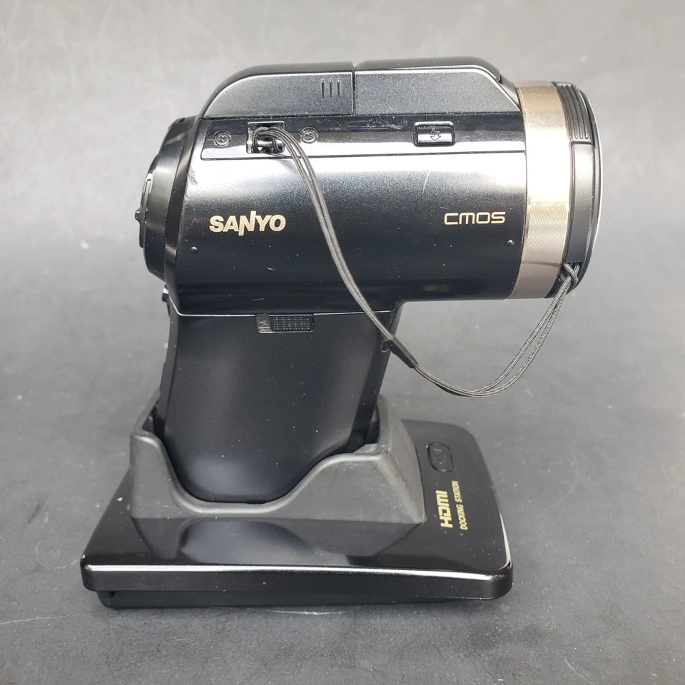 Sanyo Xacti VPC-HD2000A Black Dual Full HD Camera w/ Battery Charger & SD Card - Image 4 of 4