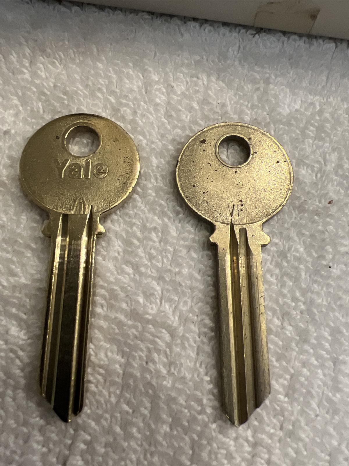 Yale Key Rn11 Lot Of 2 New Yale RN11 VF Key Blanks VF Keyway Nickel Silver 6 Pin NOS ...