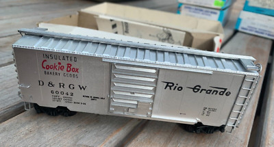 McKean RTR HO #4008 PS-1 Box Car D&RGW Cookie Box w/Kadee Couplers - Ltd Edition