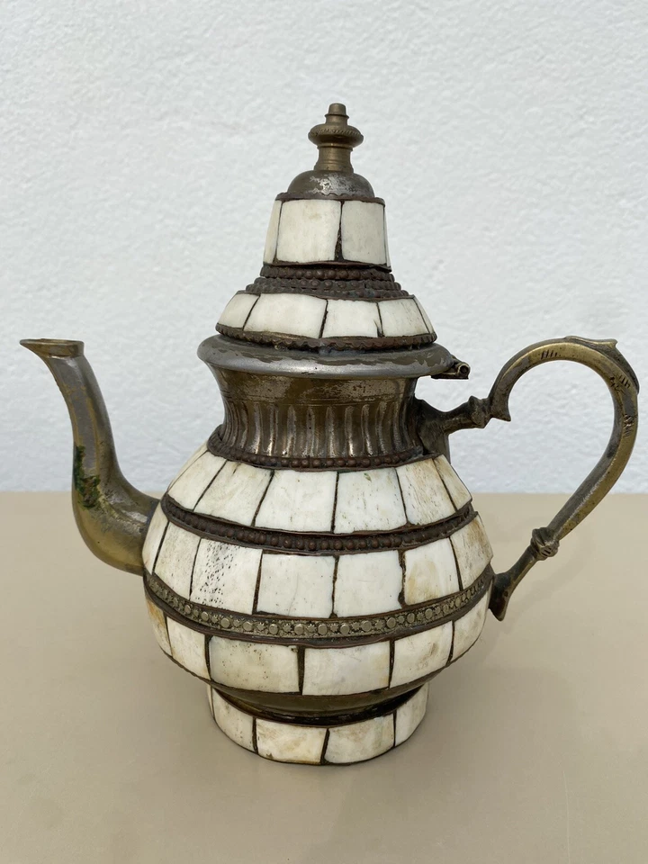 Ancienne Théière En Laiton Et Os - Pièce De Collection Unique - Vintage - Photo 3/4