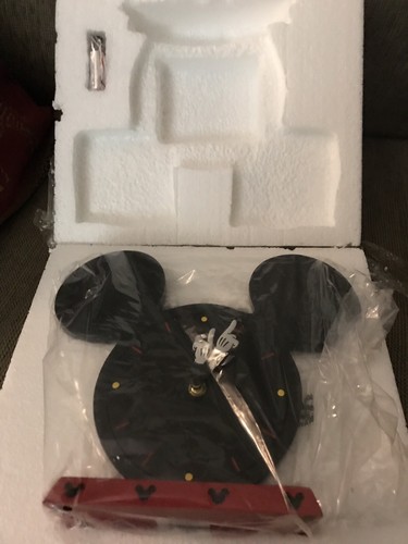 Disney Parks I Am Mickey Mouse Icon Tabletop Wood Clock Collectible Disneyland  - Bild 4 von 12