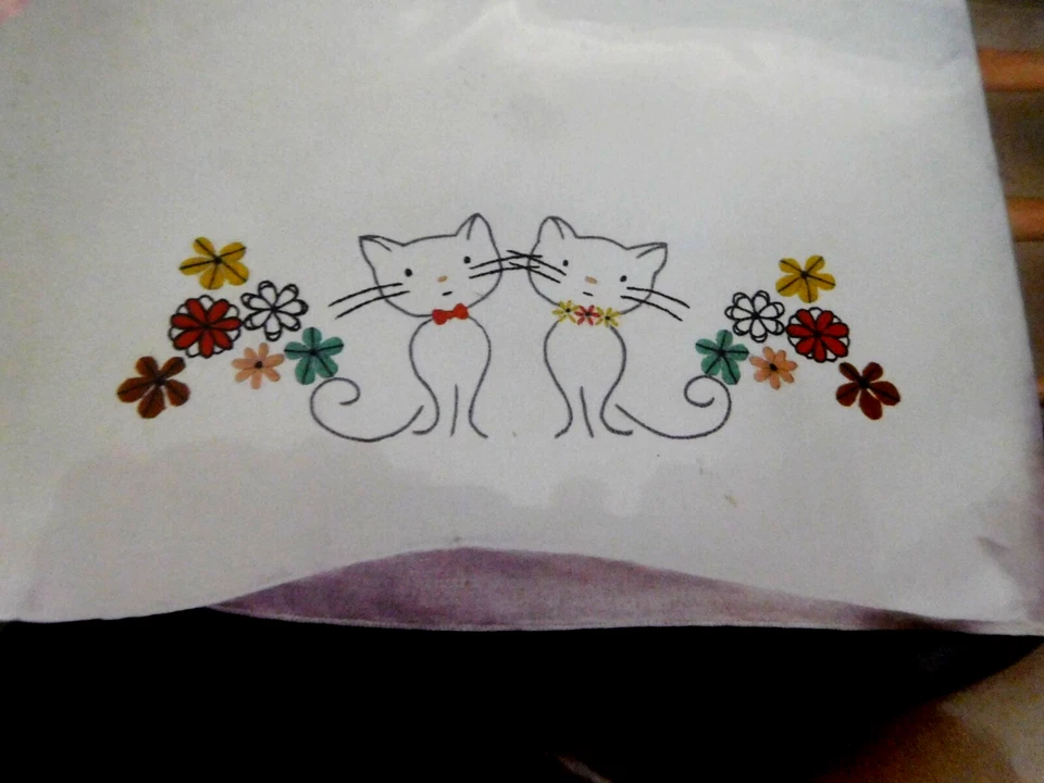 NEW NIP TOBIN RETRO CATS 20"X 30" 2 PILLOWCASES STAMPED FOR EMBROIDERY PRETTY! - Image 3 of 4