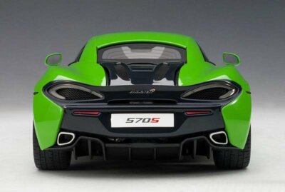 2016 McLAREN 570S MANTIS GREEN WITH BLACK WHEELS COMPOSITE 1:18