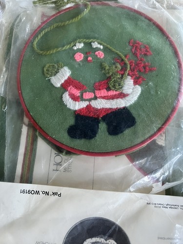 Kit Bernat Artist's Original Mr.&Mrs.Claus De Colección Crewel Nuevo de Lote Antiguo 1976 Dos por Uno $ - Imagen 6 de 10