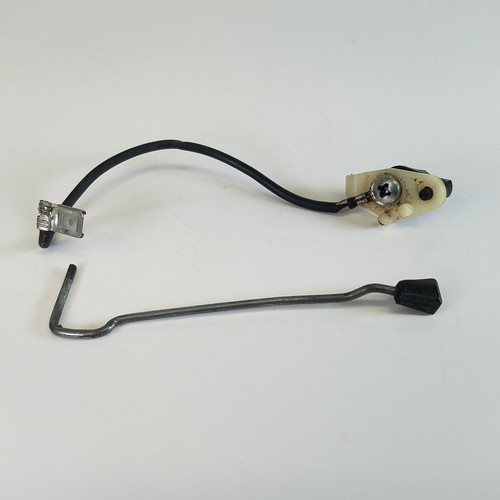 Poulan Woodsman 1800 Chainsaw kill switch assembly with screw (S06) - Imagen 2 de 3