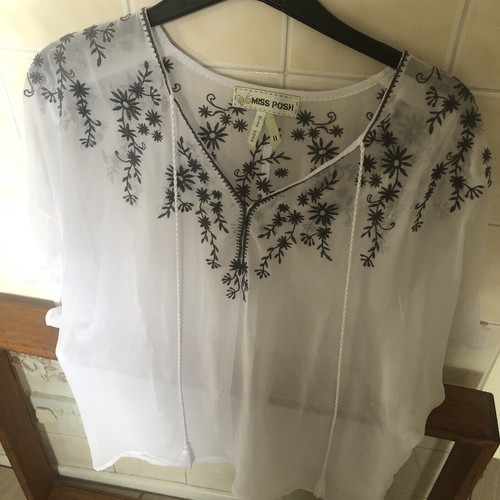 Beech Top Blouse-unusual lightweight Short Sleeved Style UK Size 8 Stunning! - Picture 4 of 5