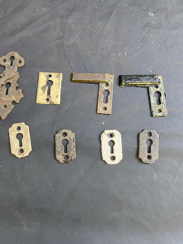 Lot of 14 Vintage Ornate Door, Drawer & Cabinet Key Escutcheon Keyhole Covers - Picture 5 of 7
