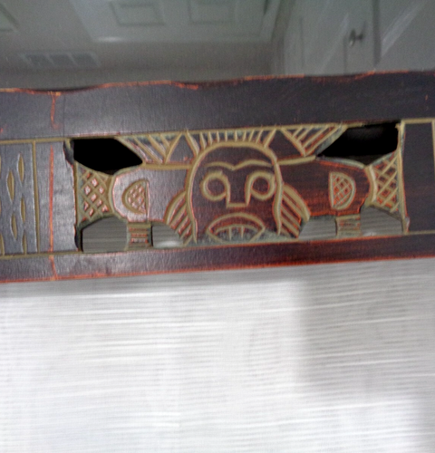 Máscara tribal africana LRG 25" X 16" en caja de sombra de madera tallada enmarcada y mate usada en excelente estado - Imagen 4 de 7