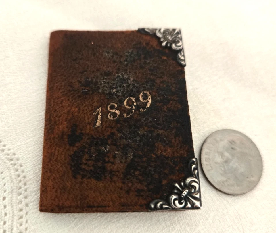 Antik 1899 Zierlicher Kalender Miniatur Buch Leder / Silber Viktorianisches Puppenhaus - Bild 2 von 4