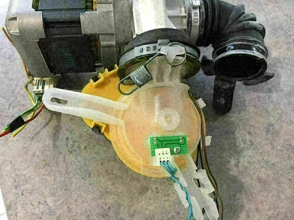 Lavavajillas De Dietrich - Bomba de lavado de circulación Motor Caja A-3 Foto 3 de 4