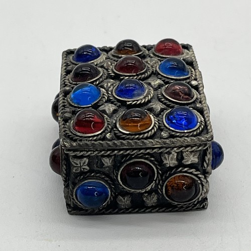 Small Silver Tone Metal Trinket Pill Box Glass Beads Lined VTG 1.75x1.25x.75” - Picture 5 of 9