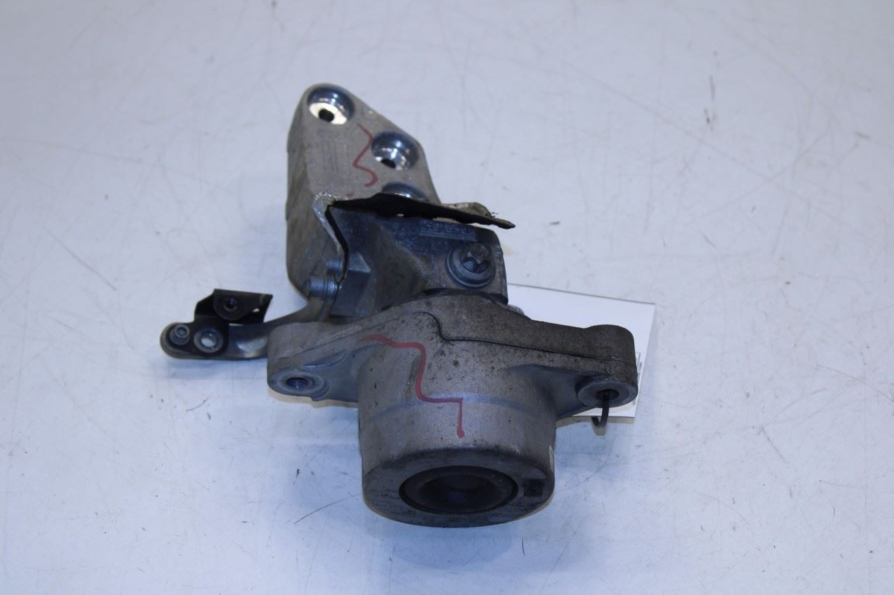 2014-2020 Maserati Ghibli 3.0L Right Side Engine Motor Mount Bracket 670004871