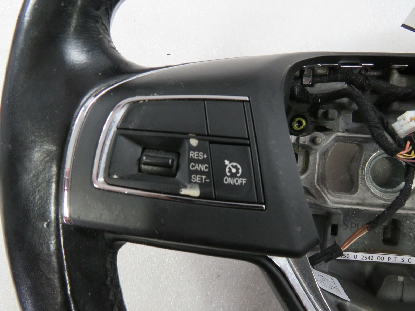 2014 Maserati Quattroporte, Steering Wheel, Leather/ DmgWood, Used P/N 670044606