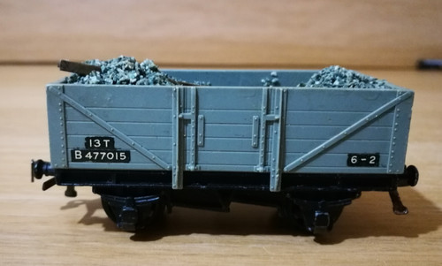 Hornby Dublo 4635 Dublo 5 Planken offener Waggon mit Kohle und Schienenladung Modelleisenbahn | Condition: Used