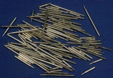 D105. WATCH MAKER SPRING BAR ASSORTMENT OF 100, LENGTHS FROM 10 TO 35 MM.