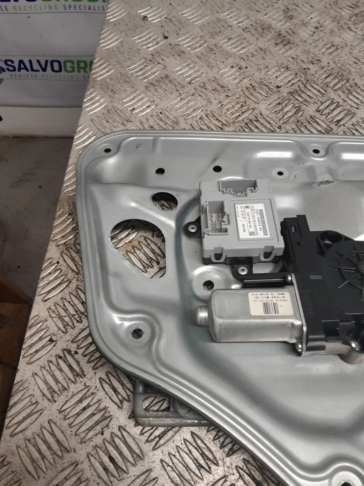 VOLVO V70 WINDOW REGULATOR/MECH ELECTRIC (FRONT PASSENGER SIDE) 30661065 07-15 - Imagem 2 de 4