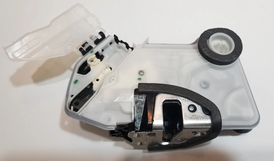 NUEVO Actuador de cerradura de puerta delantera derecha genuino Toyota parte # 69030-02380 Foto 2 de 4