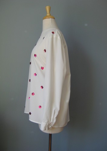 Vintage 70s 80s Oleg Cassini Simple white top blouse with sequined rosettes - Picture 2 of 5