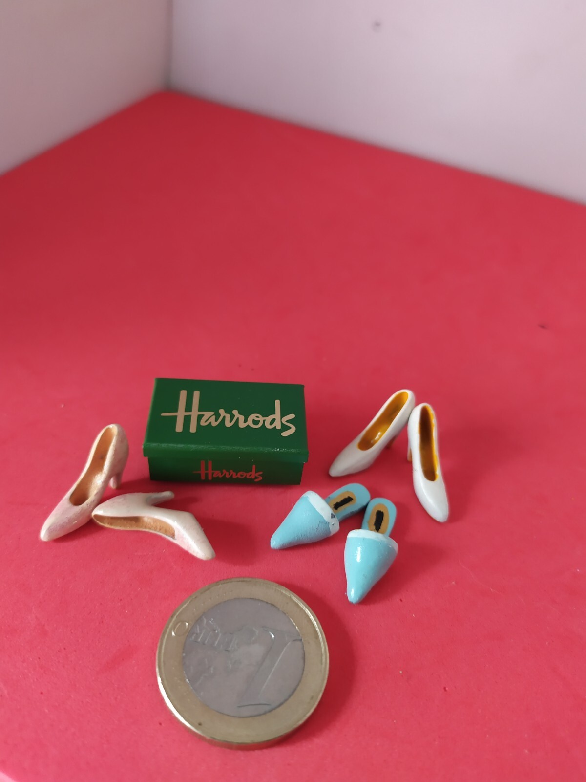 ZAPATOS DE MUJER Y DE HOMBRE. CASAS DE MUÑECAS. ESCALA 1/12