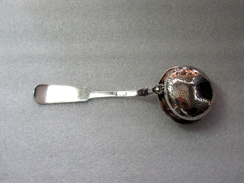 COLADOR DE TÉ PLATA RUSO 1832 SAN PETERSBURGO, IMPERIO, 84/875 ESTÁNDAR Foto 2 de 4